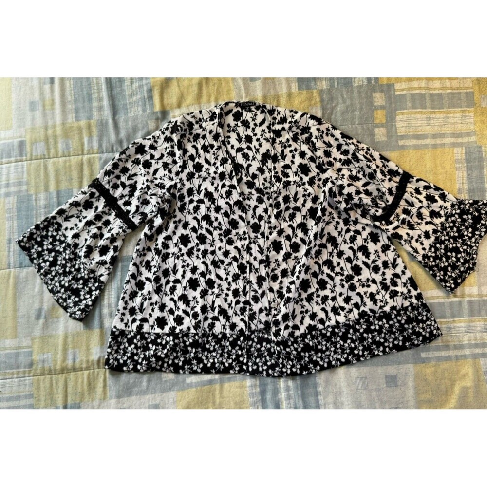 Roz&Ali Black & White Bell Sleeve Floral Blouse Top Women's Sz 16